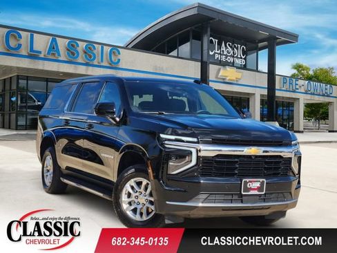 Used 2025 Chevrolet Suburban LS RWD image 1