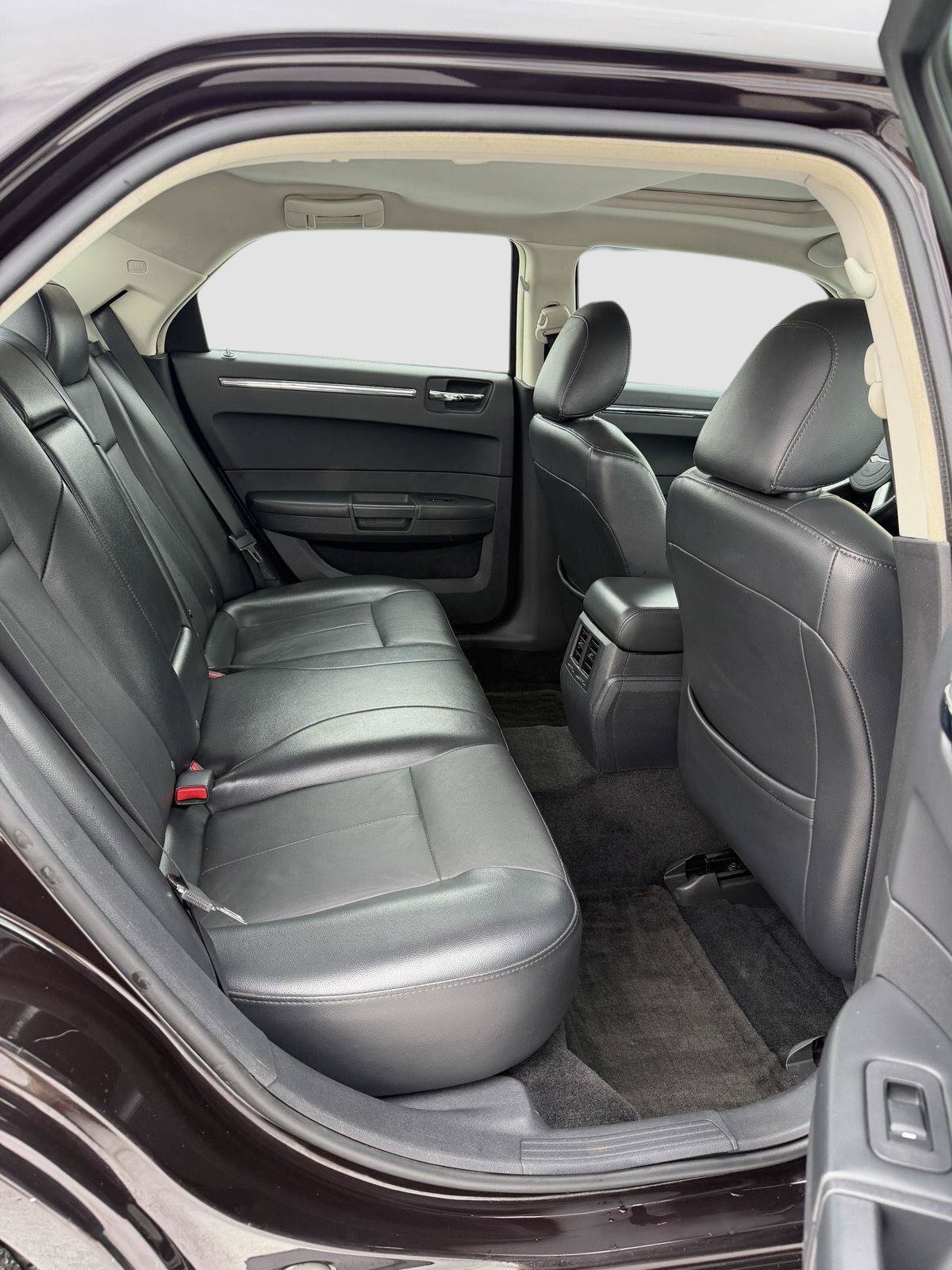 Used 2010 Chrysler 300 Touring AWD/4WD image 22