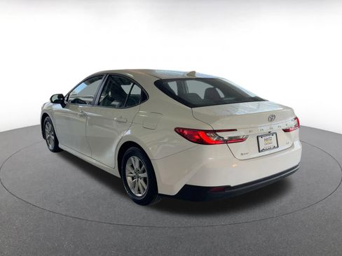 Used 2025 Toyota Camry LE image 10