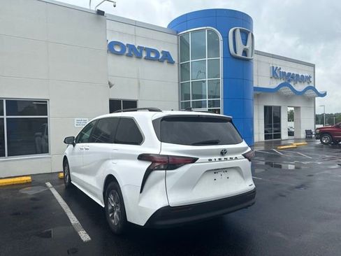 Used 2022 Toyota Sienna LE FWD image 7