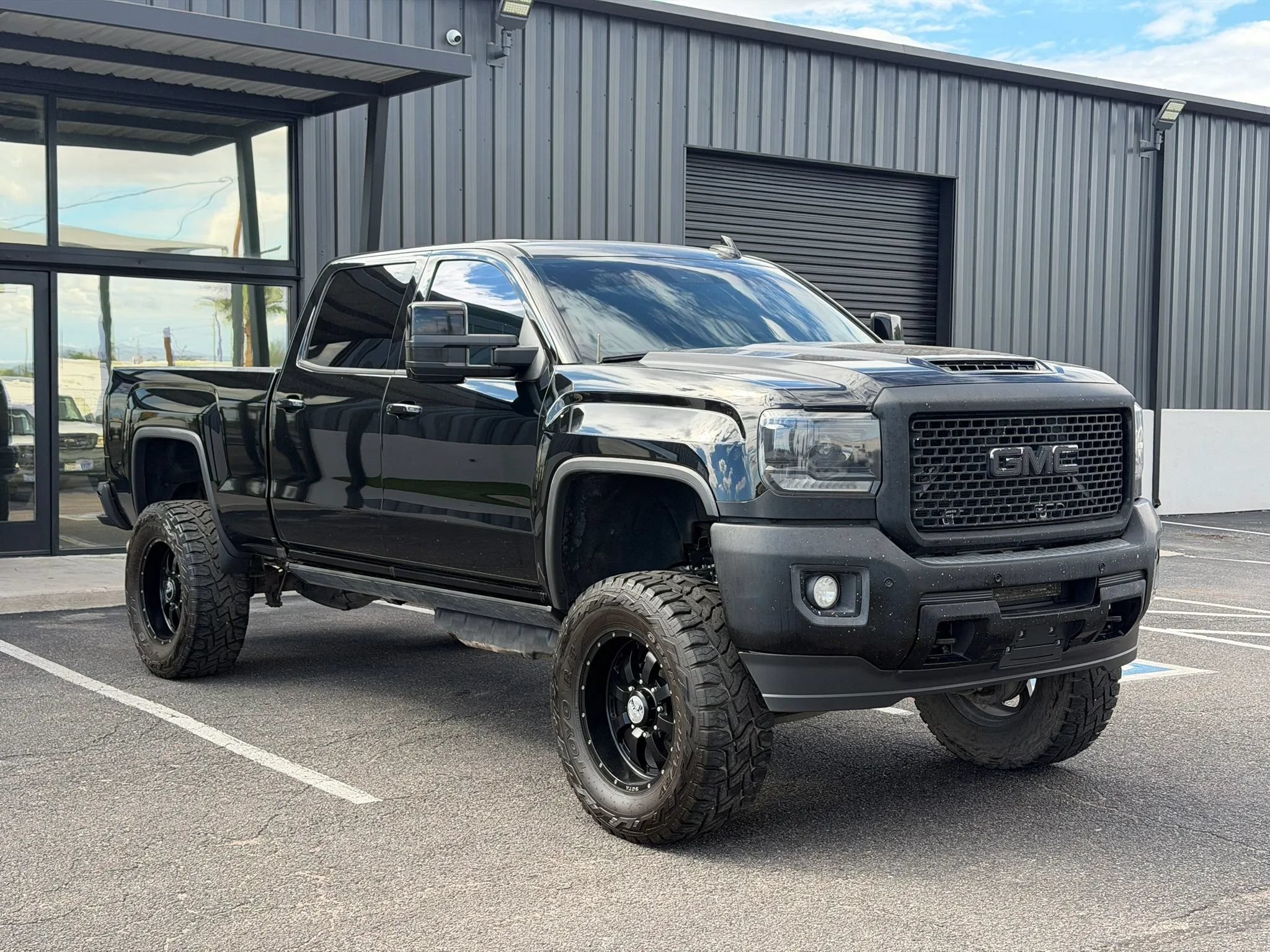 Used 2017 GMC Sierra 2500 Denali w/ Duramax Plus Package AWD/4WD image 14