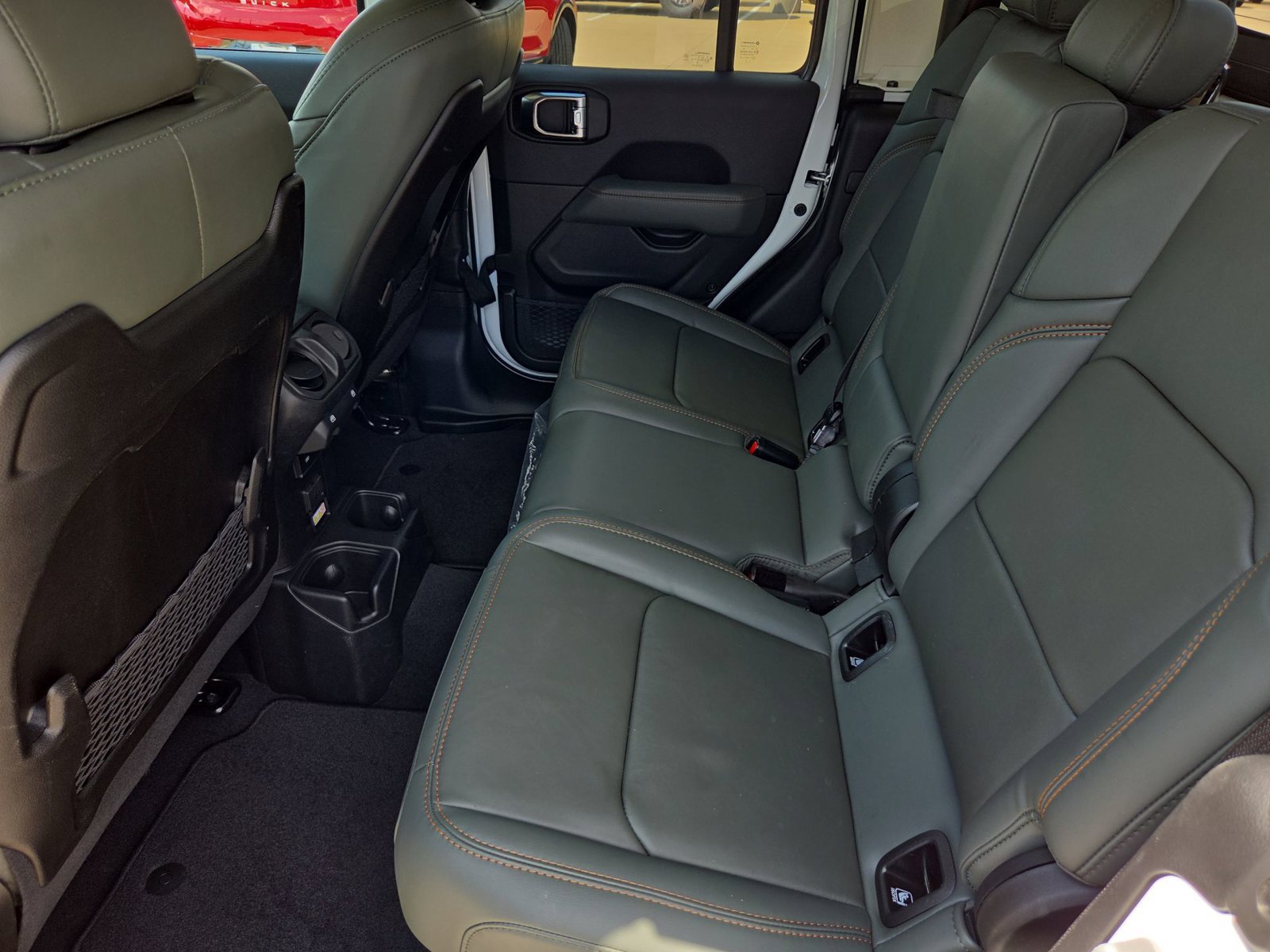 Used 2025 Jeep Gladiator Mojave w/ Convenience Group AWD/4WD image 24
