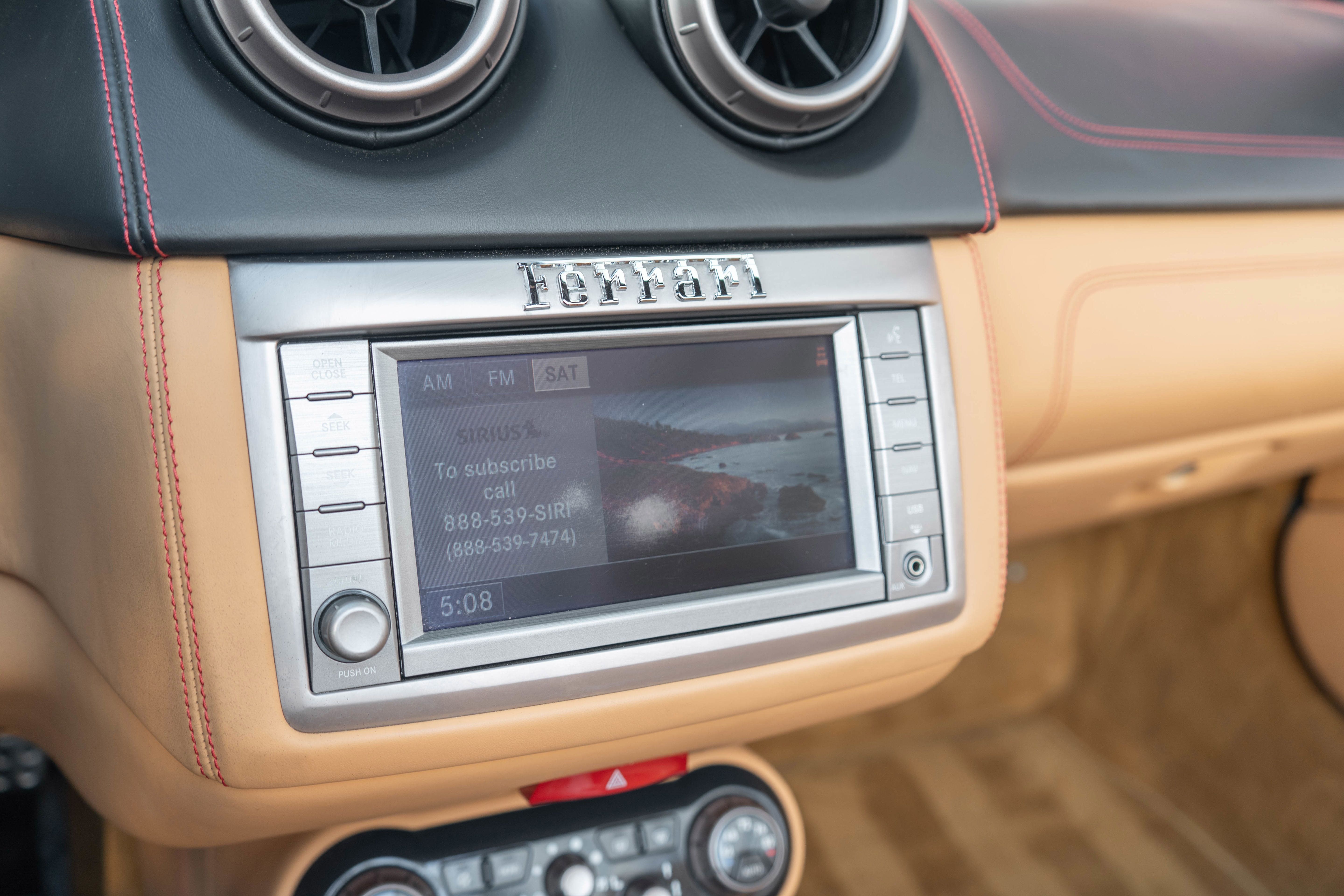 Used 2010 Ferrari California RWD image 18