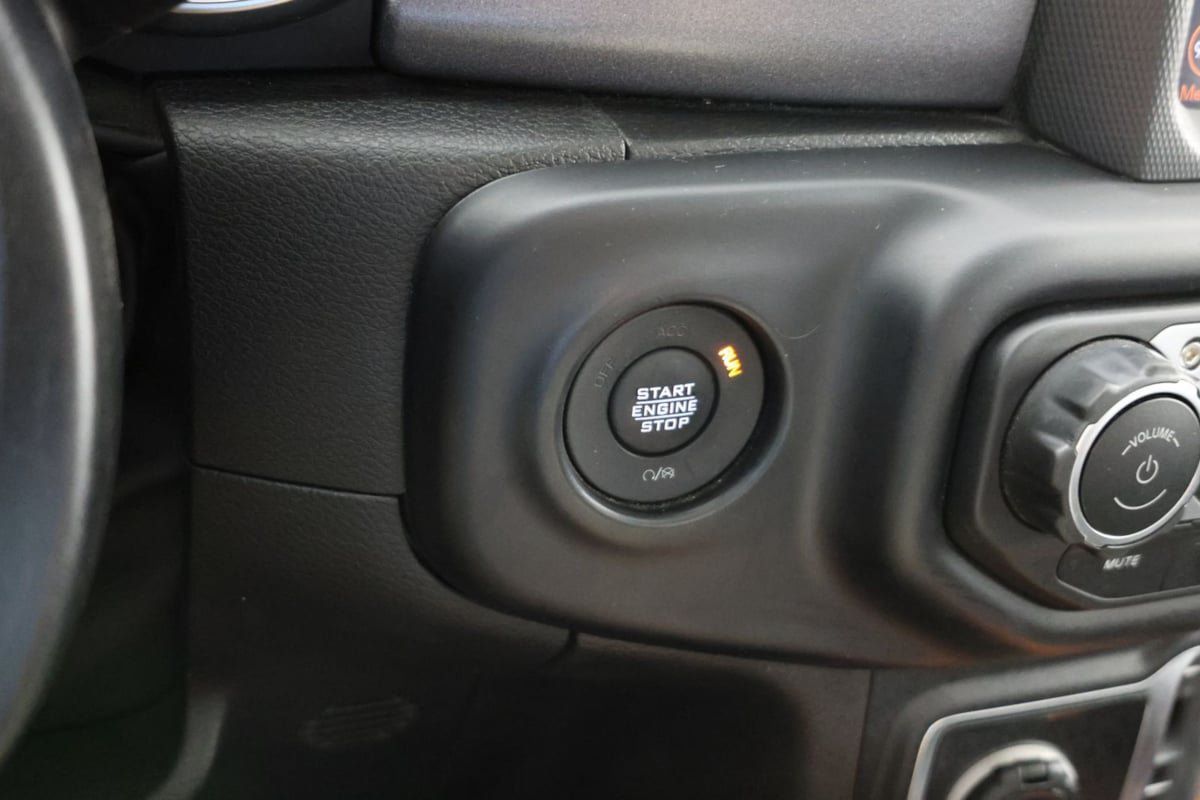 Used 2022 Jeep Gladiator Mojave w/ Cold Weather Group AWD/4WD image 18