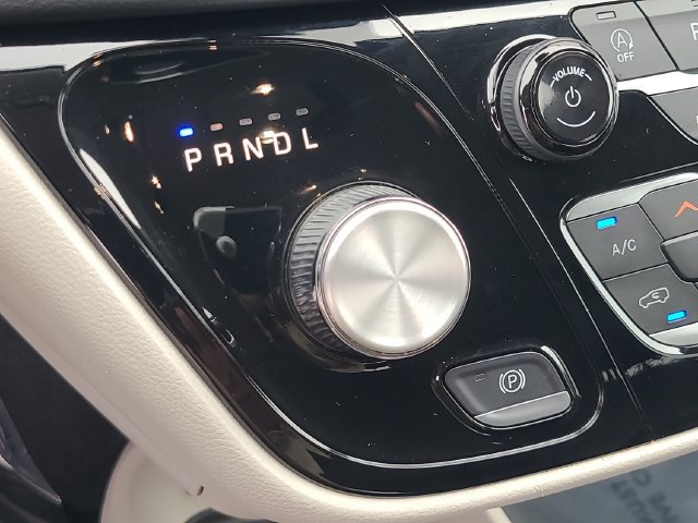 Used 2023 Chrysler Pacifica Touring-L FWD image 34