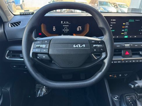 Used 2025 Kia K4 FWD image 11