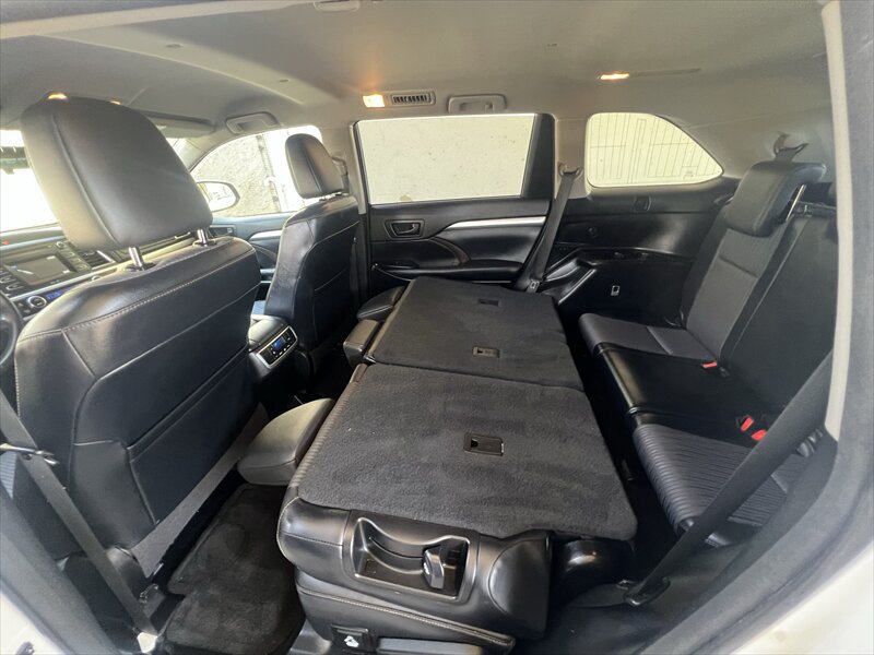Used 2014 Toyota Highlander Plus FWD image 29