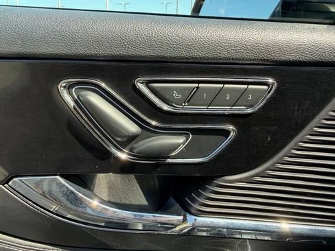 Used 2022 Lincoln Corsair AWD w/ Premium Package image 9