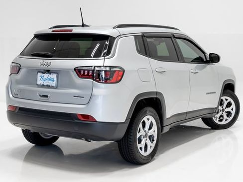Used 2025 Jeep Compass Latitude AWD/4WD image 34