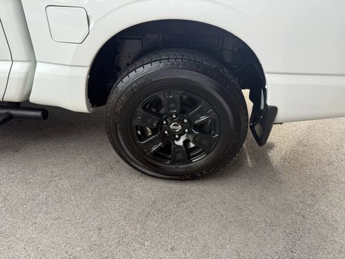 Used 2021 Nissan Titan SV w/ SV Convenience Package image 21