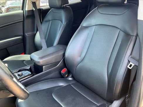 Certified 2025 Kia Sportage EX FWD image 9