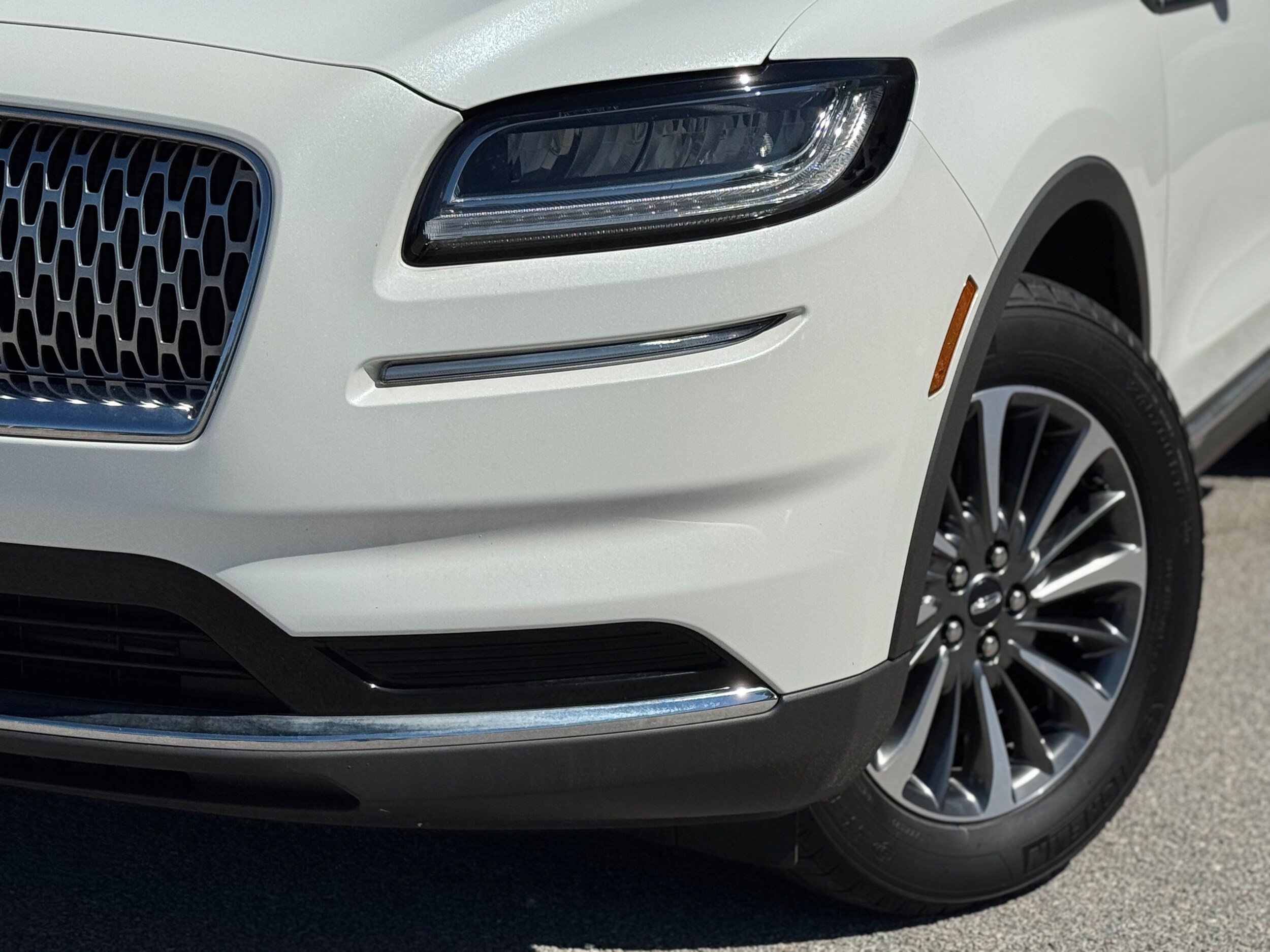 Used 2023 Lincoln Nautilus FWD image 4