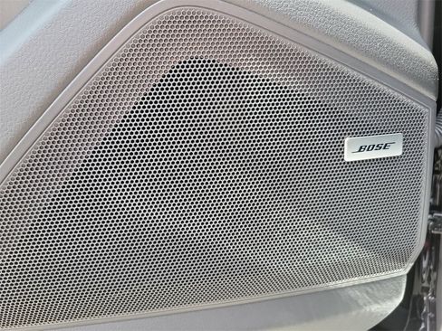 Used 2025 Porsche Cayenne image 28