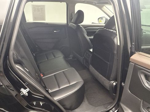 Used 2023 Nissan Rogue SV w/ SV Premium Package image 18