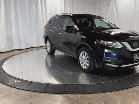 Used 2020 Nissan Rogue SV image 3