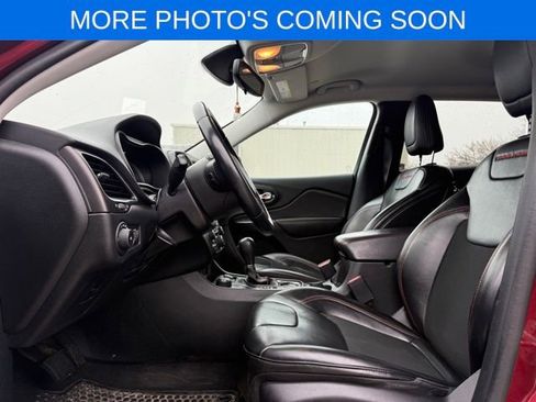 Used 2020 Jeep Cherokee Trailhawk image 10