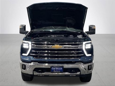 Used 2025 Chevrolet Silverado 3500 LTZ w/ LTZ Convenience Package AWD/4WD image 5
