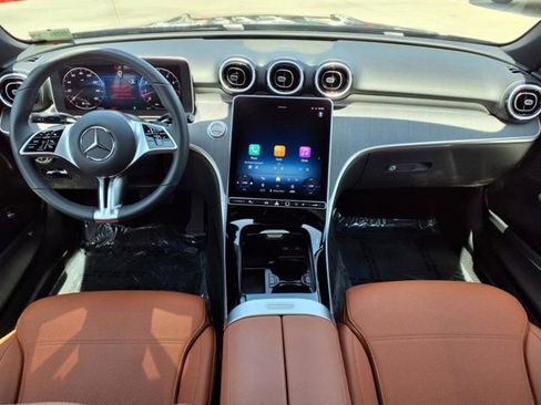 Used 2025 Mercedes-Benz C 300 4MATIC Sedan image 4