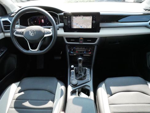 Certified 2025 Volkswagen Taos SEL AWD/4WD image 10