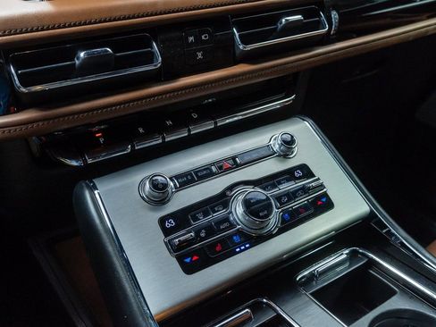 Used 2020 Lincoln Aviator Reserve w/ Equipment Group 202A image 17