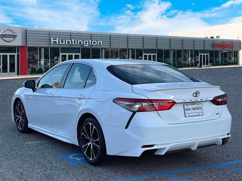 Used 2018 Toyota Camry SE image 6
