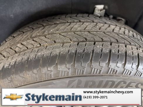 Used 2024 Chevrolet Traverse LT image 8