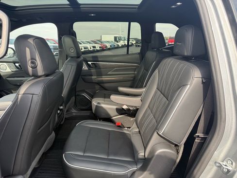 Used 2025 Buick Enclave Avenir w/ Super Cruise Package image 13