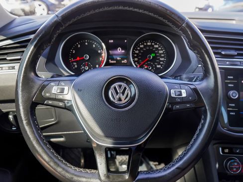 Used 2018 Volkswagen Tiguan SE w/ Panoramic Sunroof Package image 27