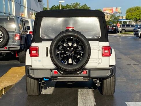 Used 2023 Jeep Wrangler Unlimited Sahara w/ Cold Weather Group image 8