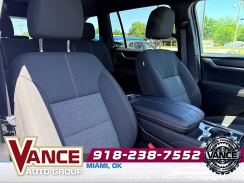 Used 2025 GMC Acadia Elevation FWD image 23