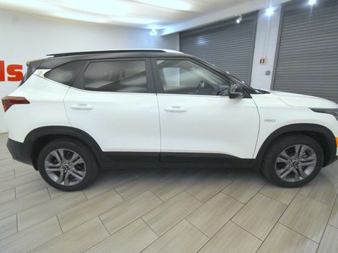 Used 2021 Kia Seltos S AWD/4WD image 6
