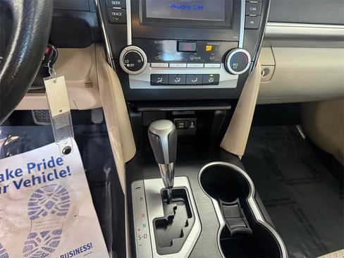Used 2014 Toyota Camry LE image 11