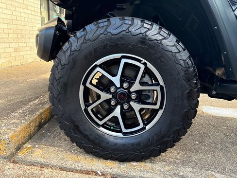 Used 2026 Jeep Wrangler Unlimited Rubicon AWD/4WD image 18