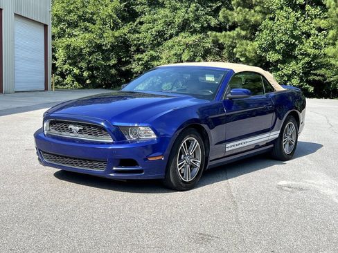 Used 2013 Ford Mustang Premium RWD image 3
