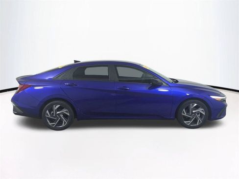 Used 2025 Hyundai Elantra Sport FWD image 4