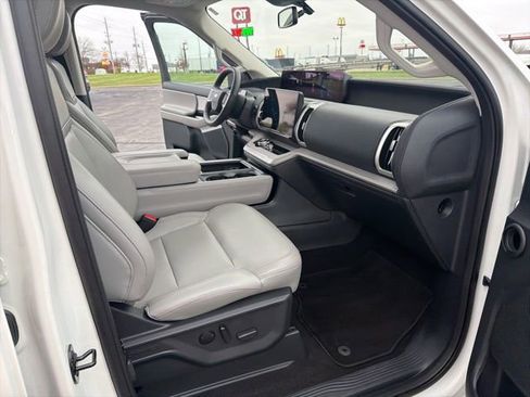 Used 2025 Ford Expedition Max Active AWD/4WD image 33