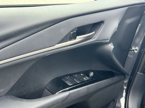 Used 2025 Toyota Camry SE FWD image 12