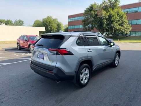 Used 2019 Toyota RAV4 LE w/ All Weather Liner Package AWD/4WD image 9