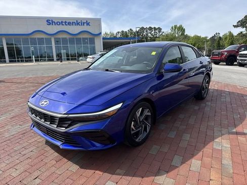 Used 2024 Hyundai Elantra SEL w/ Convenience Package FWD image 1