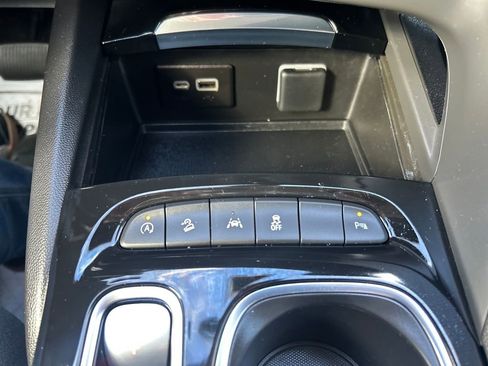 Used 2023 Buick Envision Essence AWD/4WD image 31