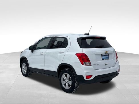 Certified 2022 Chevrolet Trax LS w/ Tint and Cruise Package image 5