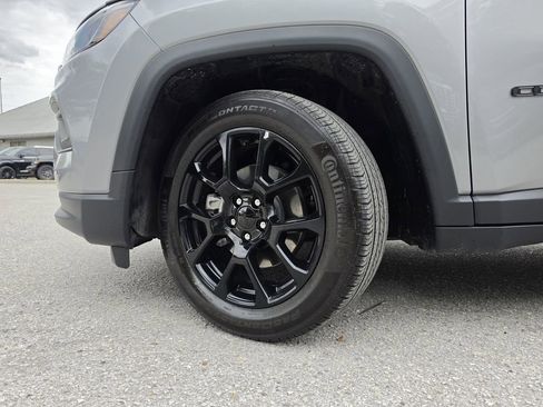 Used 2022 Jeep Compass Latitude FWD image 30