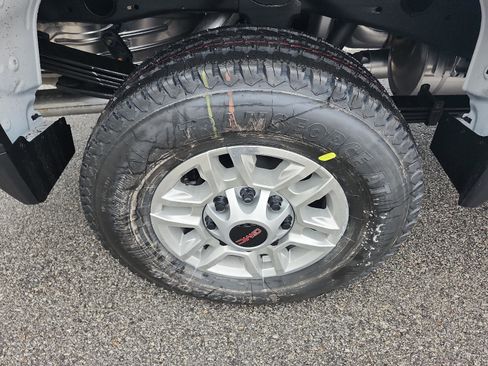 New 2026 GMC Sierra 2500 Pro image 8