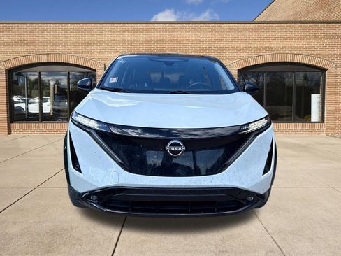 Used 2023 Nissan Ariya AWD/4WD image 8