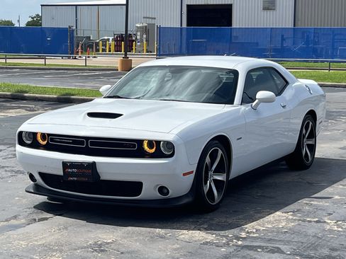 Used 2019 Dodge Challenger R/T w/ Driver Convenience Group RWD image 5