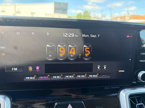 Certified 2021 Kia Sorento EX w/ EX AWD X-Line Package image 27