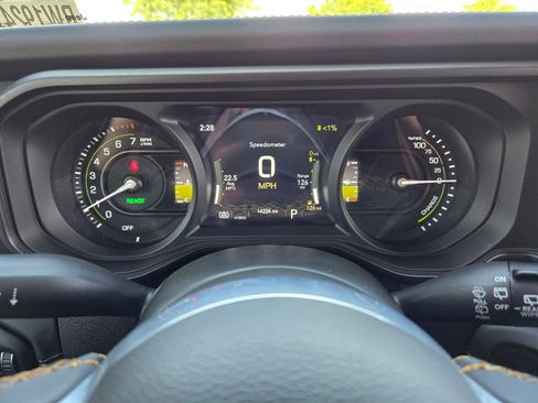 Used 2024 Jeep Wrangler Unlimited Sahara w/ Safety Group AWD/4WD image 18