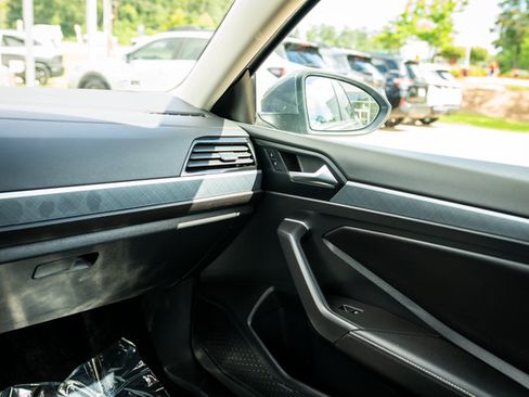 Used 2022 Volkswagen Jetta SE FWD image 28