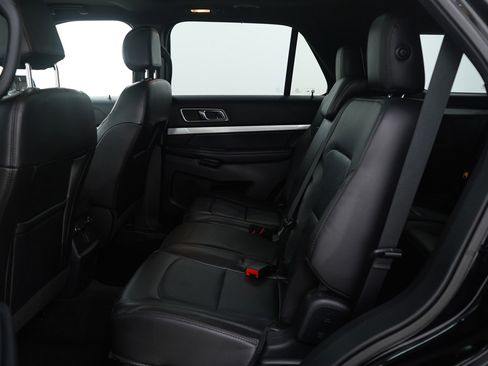 Used 2017 Ford Explorer XLT w/ Equipment Group 202A image 15