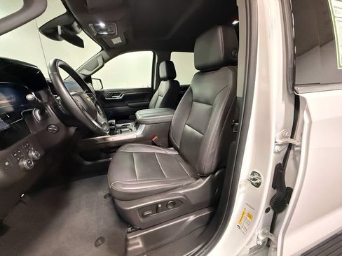Used 2024 Chevrolet Silverado 1500 LTZ AWD/4WD image 12